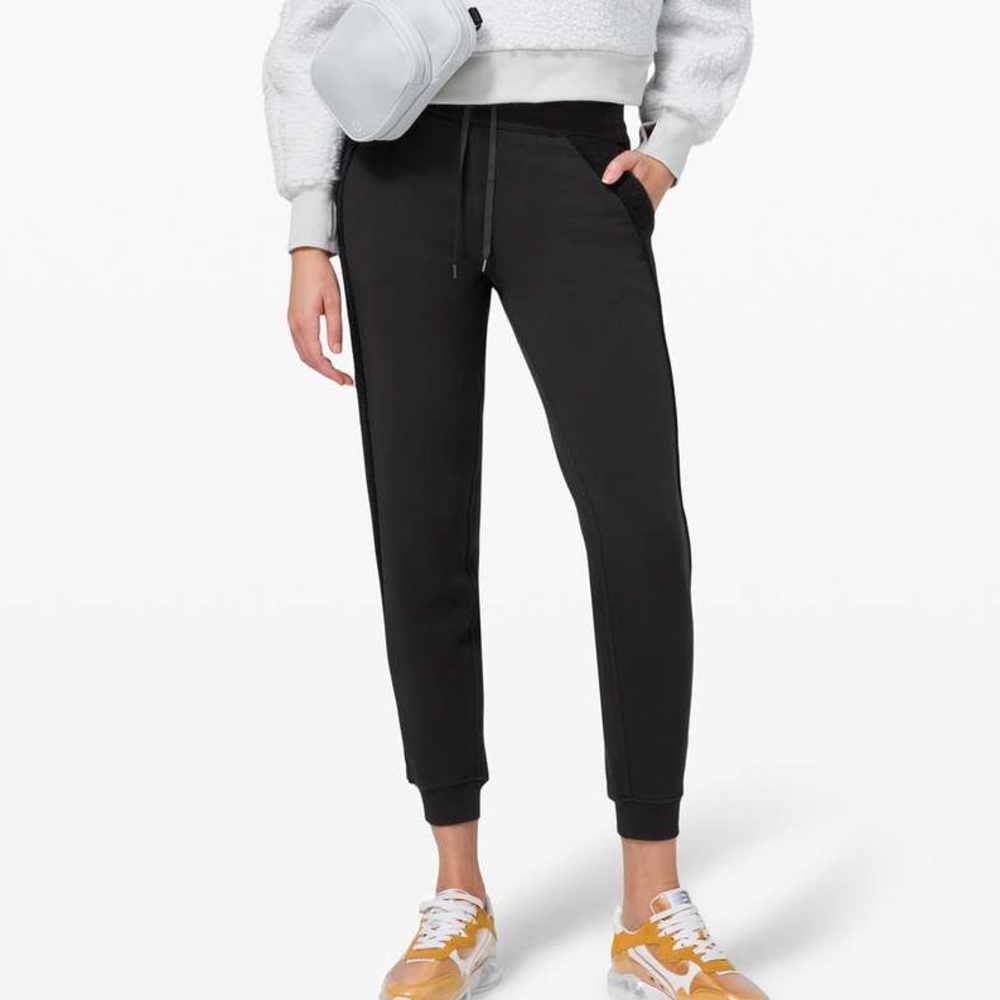 Lululemon Scuba Joggers -Sherpa Stripe size 4